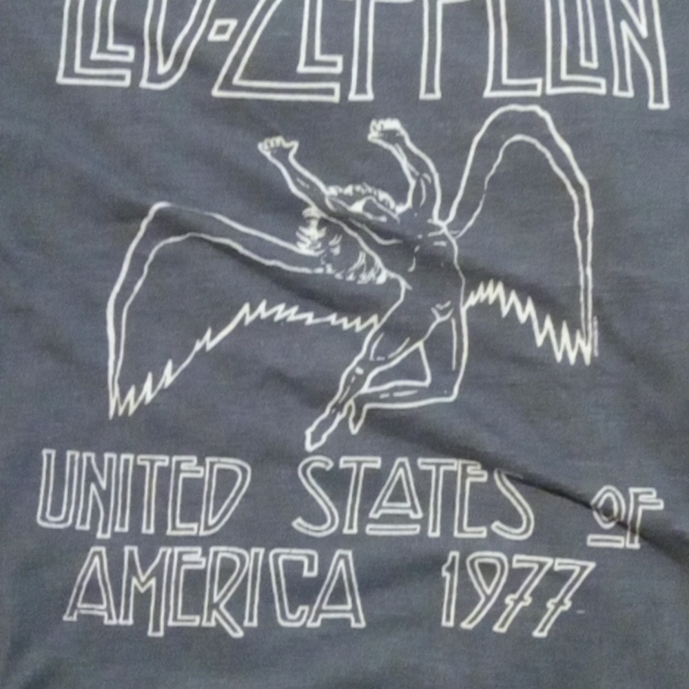 A led Zeppelin  tshirt